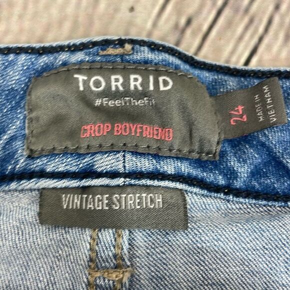 Torrid Crop Boyfriend Vintage Stretch Distressed Blue Jeans size 24 plus - Picture 8 of 12